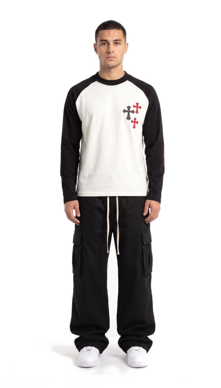 Maglia Raglan a Manica Lunga con Croci Gotiche