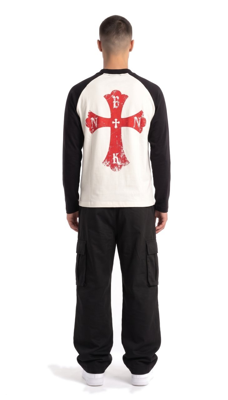 Maglia Raglan a Manica Lunga con Croci Gotiche