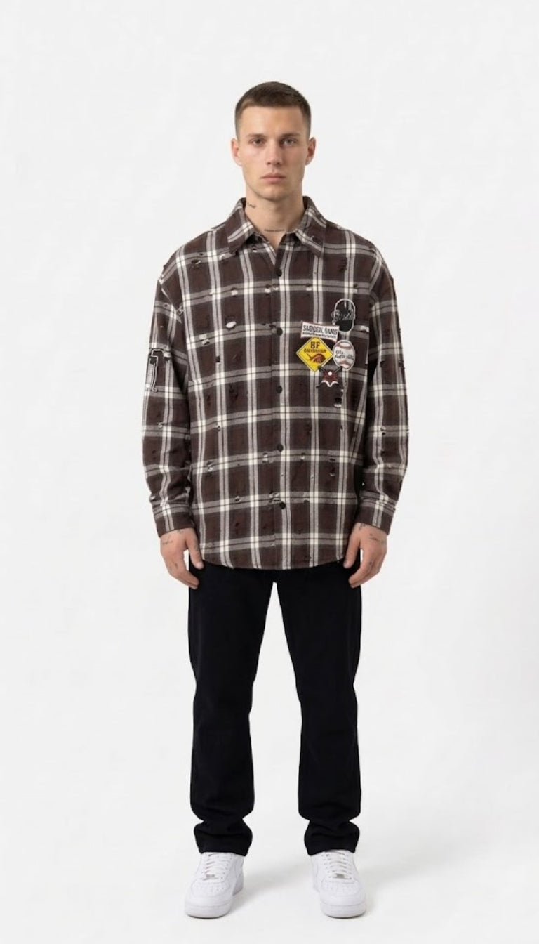Camicia a quadri distressed con patch a tema baseball