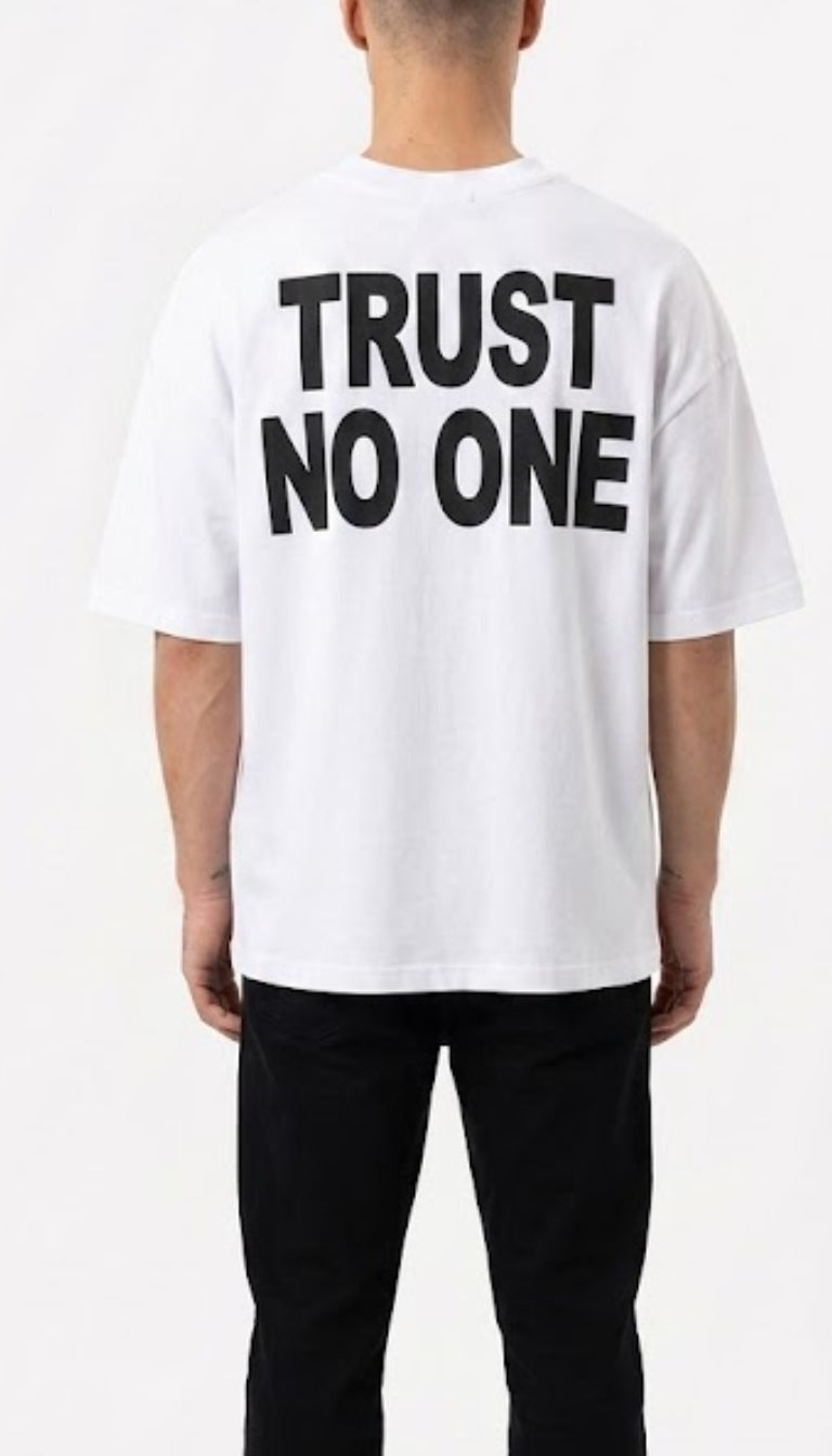 T-Shirt Boxy "Trust No One"