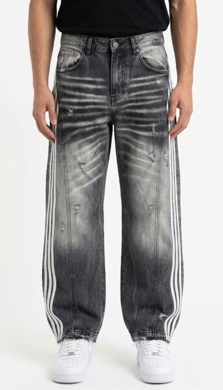 Jeans Baggy "Distressed" con Bande Laterali Bianche