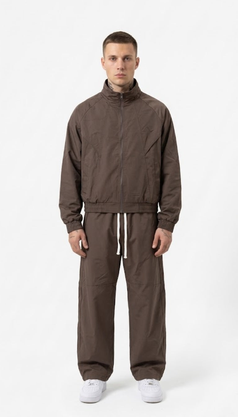 Coordinato con giacca a zip e pantaloni con coulisse
