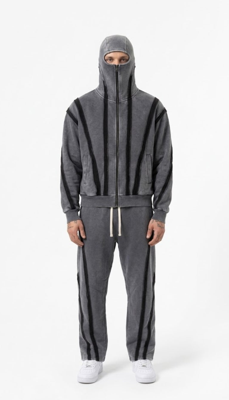 Completo con giacca balaclava e inserti lineari