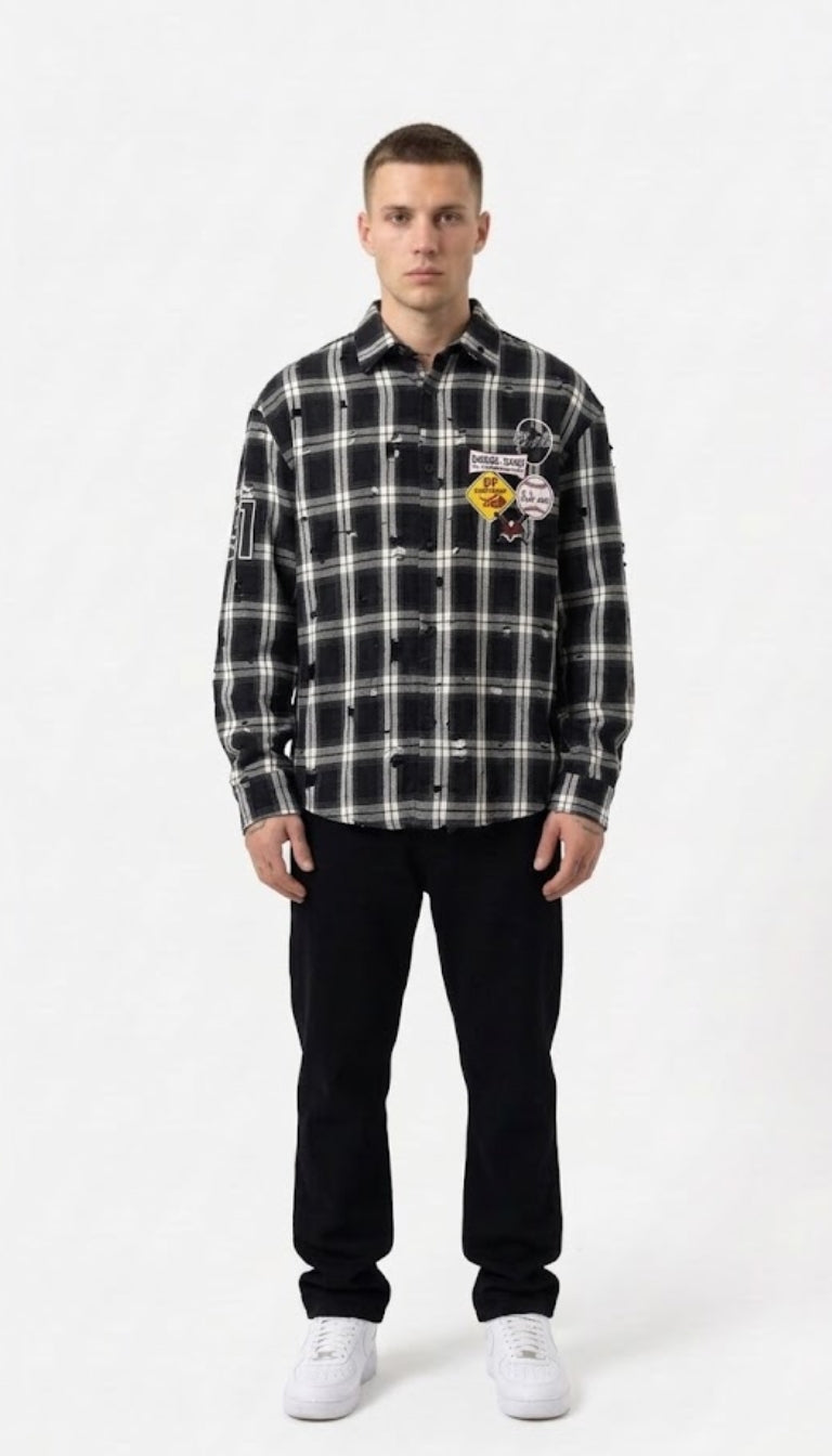 Camicia a quadri distressed con patch a tema baseball