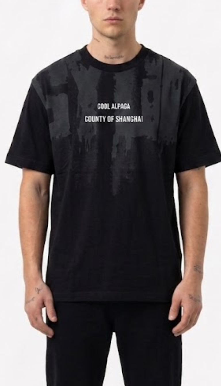 T-Shirt "Urban Dripping" con Stampa Grafica