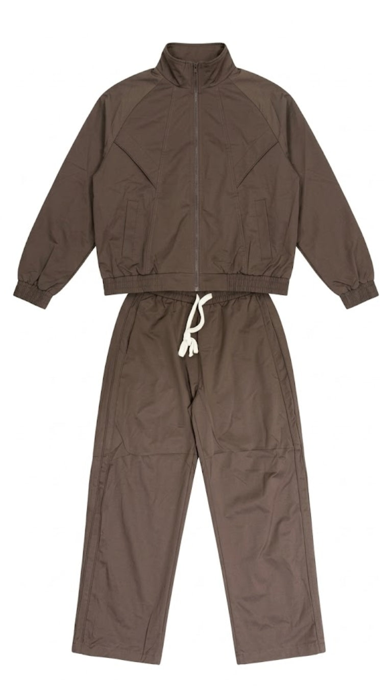 Coordinato con giacca a zip e pantaloni con coulisse