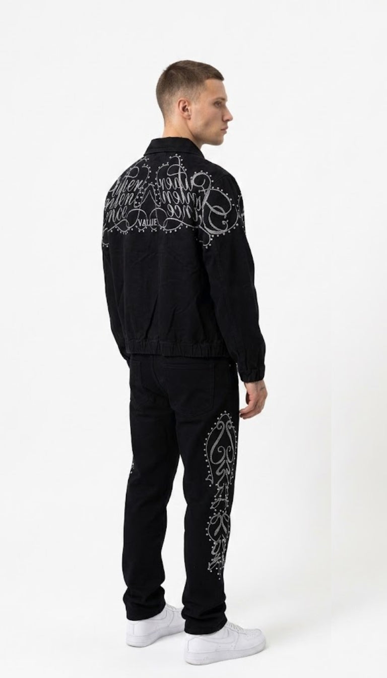 Completo Nero Streetwear con Grafiche Corsive