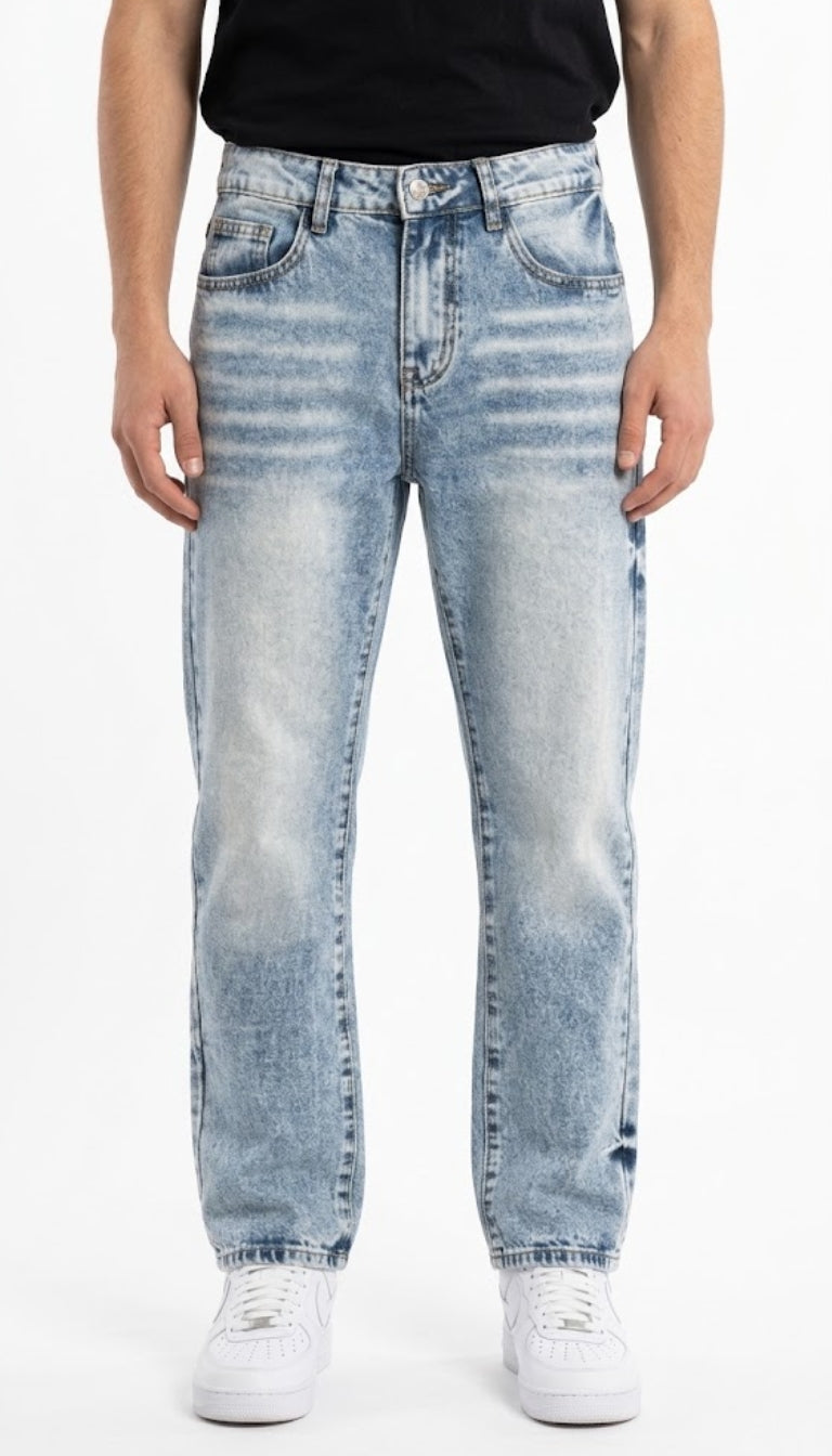 Jeans in denim con intenso effetto slavato e taglio dritto