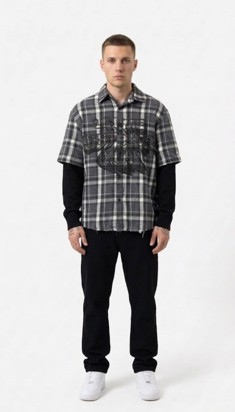 Camicia a quadri effetto doppio strato con grafica e borchie