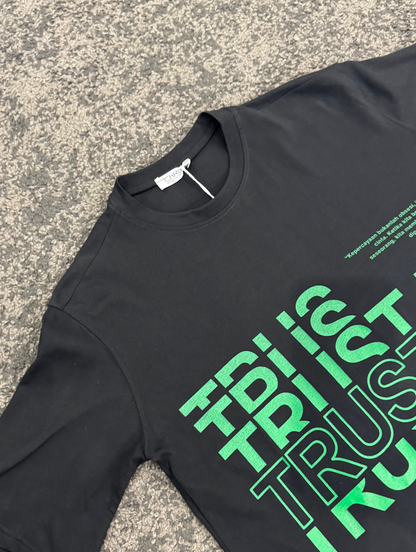 T-SHIRT TRUST ME