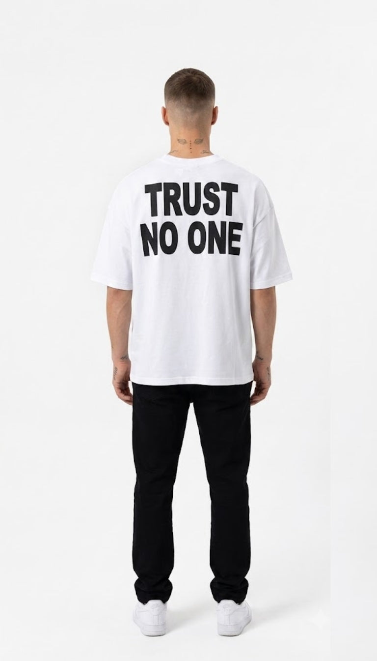 T-Shirt Boxy "Trust No One"