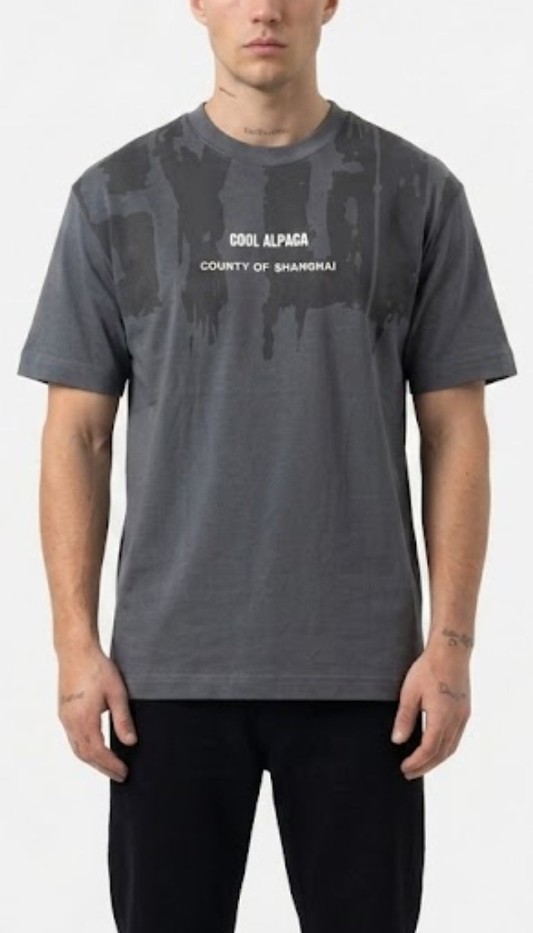 T-Shirt "Urban Dripping" con Stampa Grafica