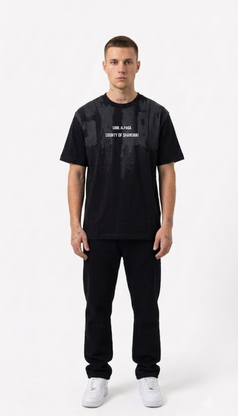 T-Shirt "Urban Dripping" con Stampa Grafica