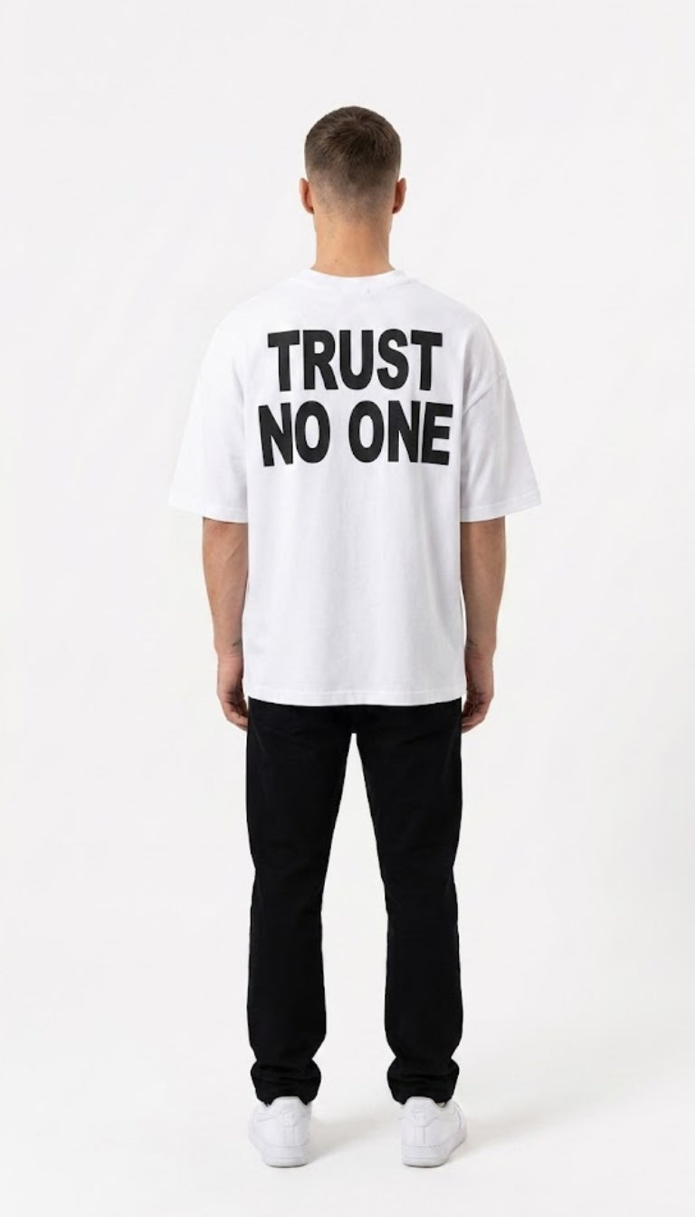 T-Shirt Boxy "Trust No One"