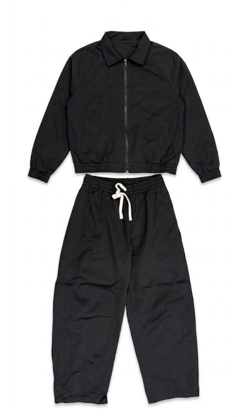 Coordinato con giacca a zip e pantaloni con coulisse