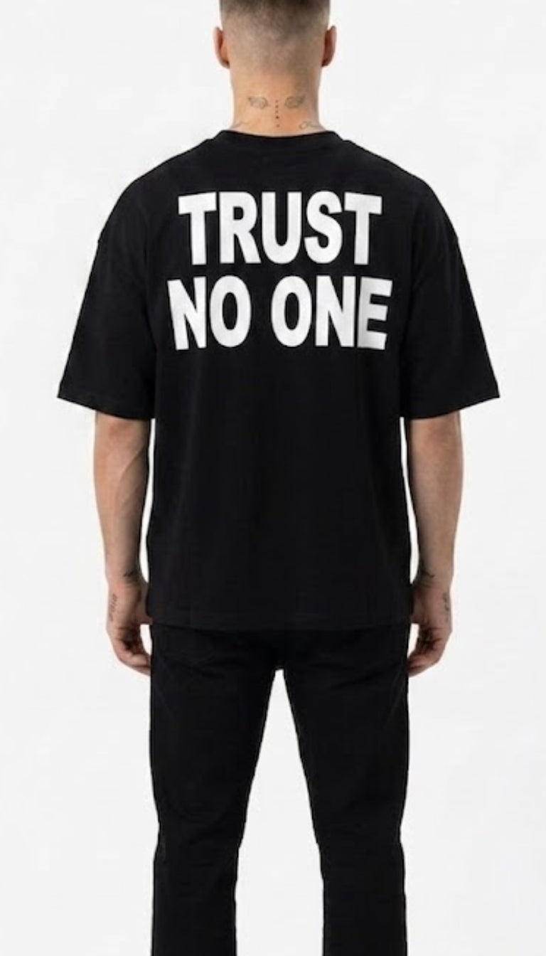 T-Shirt Boxy "Trust No One"