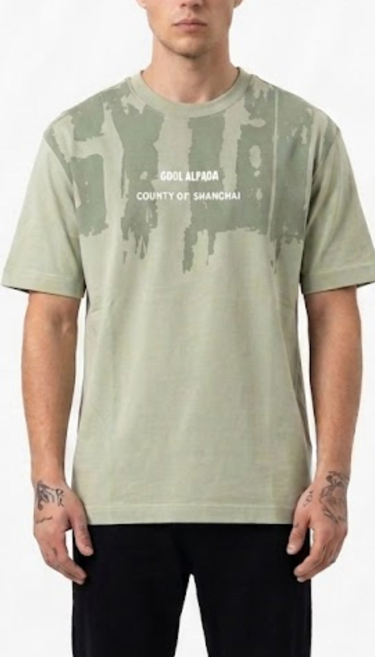 T-Shirt "Urban Dripping" con Stampa Grafica