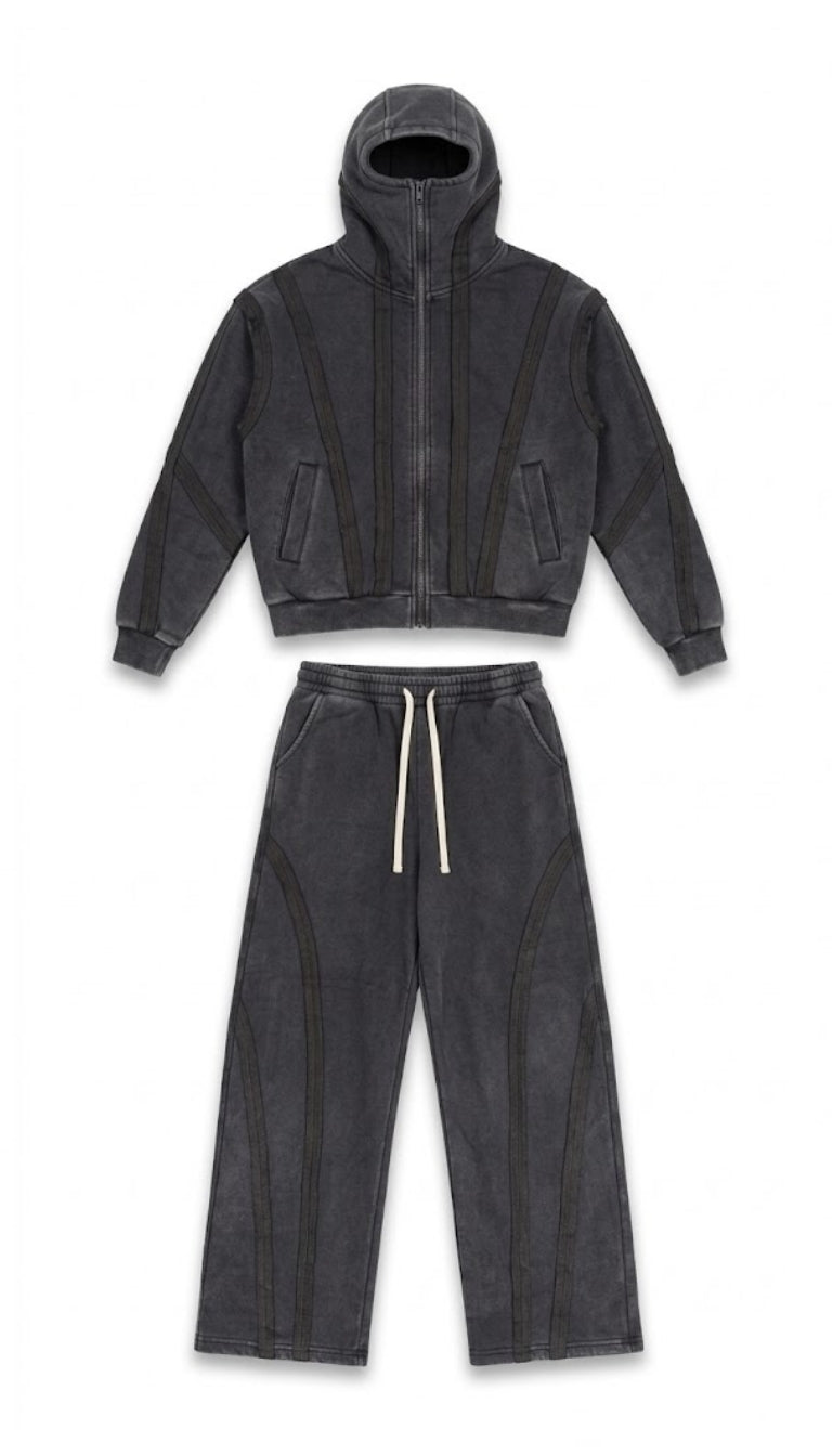 Completo con giacca balaclava e inserti lineari