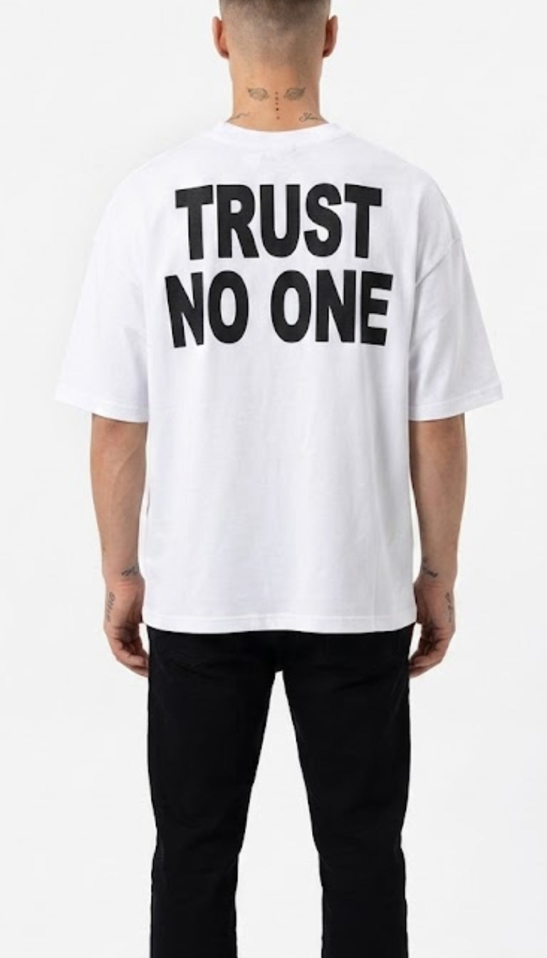 T-Shirt Boxy "Trust No One"