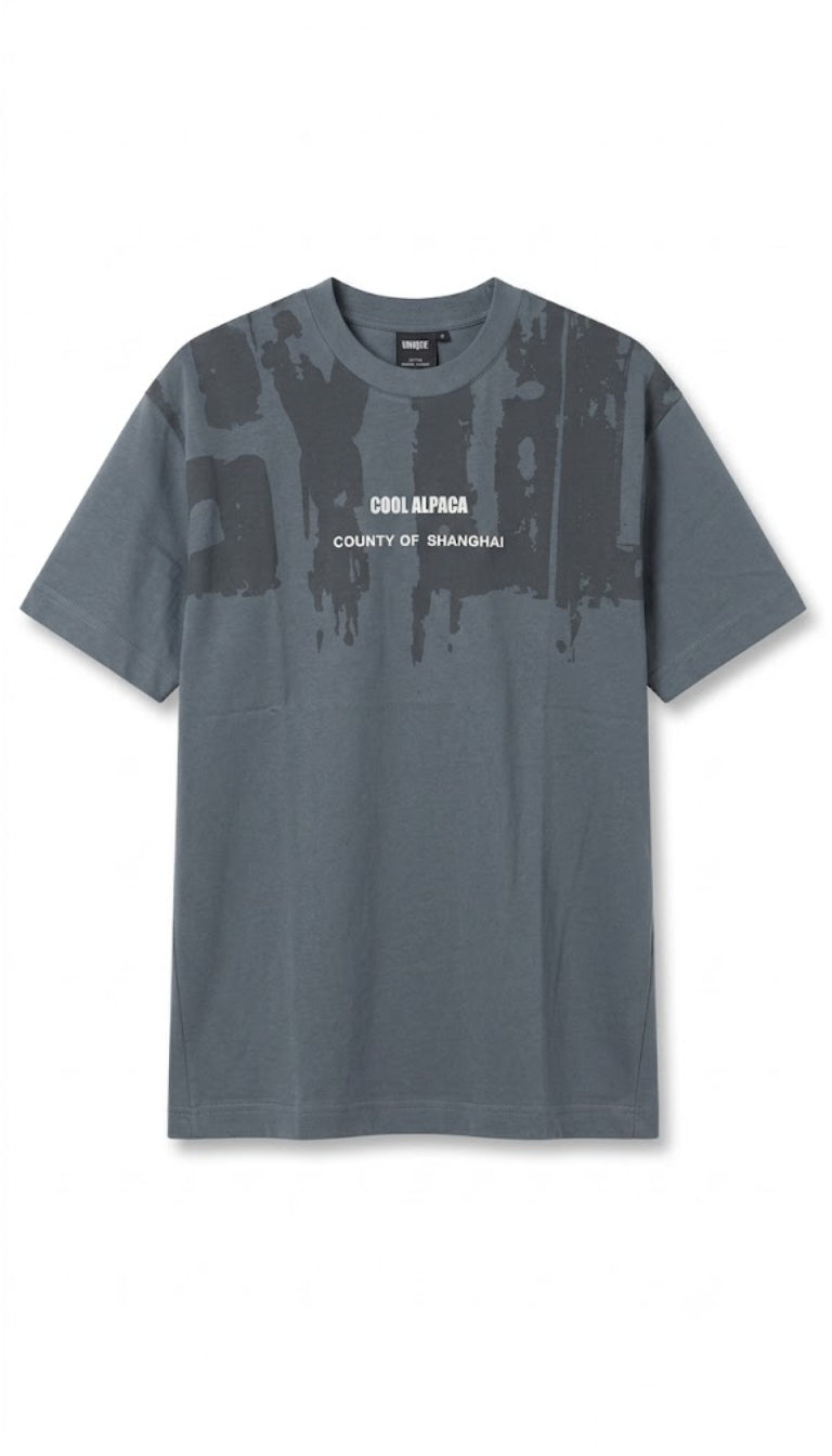 T-Shirt "Urban Dripping" con Stampa Grafica